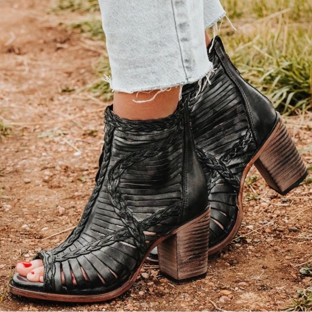 Black Freebird Bela Booties NWT Size 10